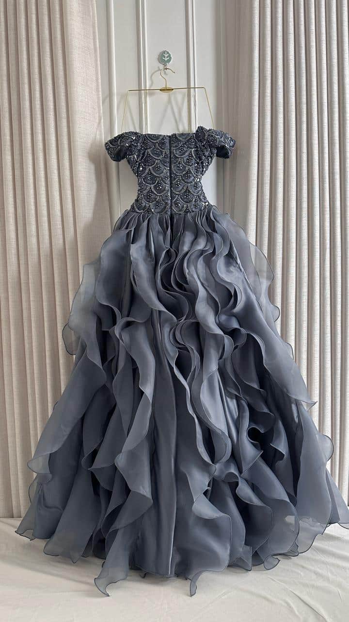 فستان سهرة رمادي فاخر أوف شولدر بذيل أورجنزا ملكي - الصورة 3