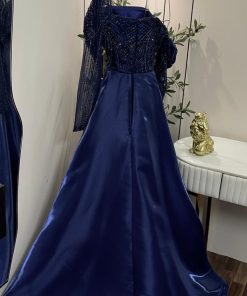 Alternative view of فستان سهرة كحلي فاخر بتطريز لامع وذيل جانبي أنيق