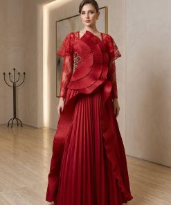 فستان سهرة أحمر فخم بتصميم عصري | فساتين حفلات ومناسبات في السعودية