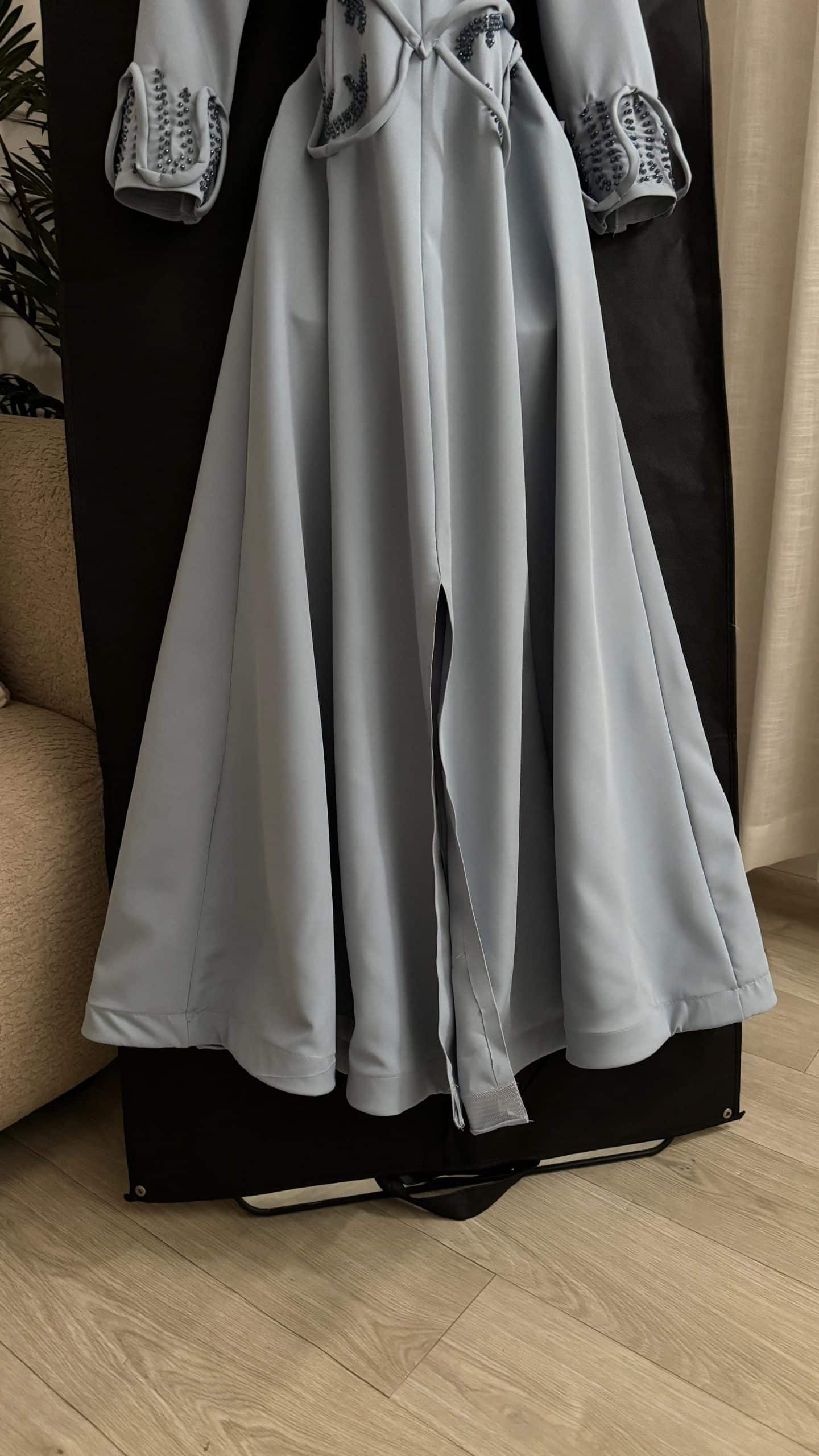 فستان سهرة رمادي فاخر بتطريز ناعم - الصورة 3