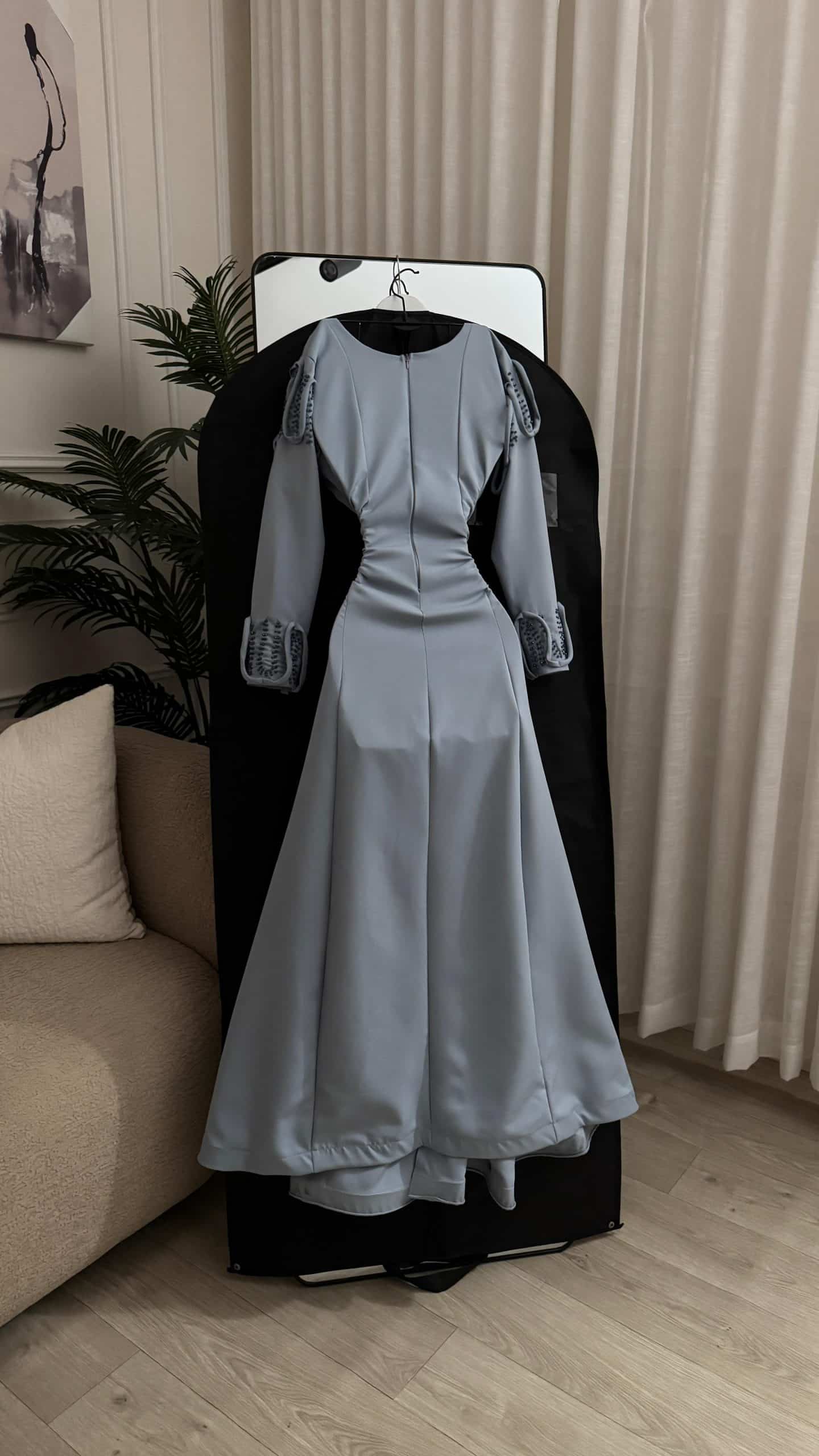 فستان سهرة رمادي فاخر بتطريز ناعم - الصورة 5