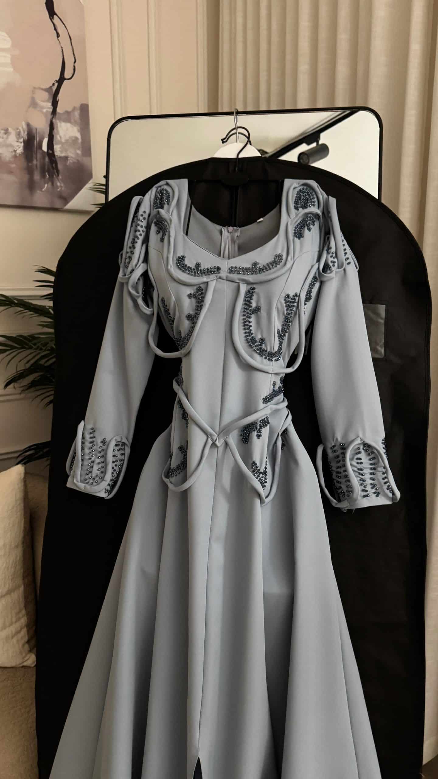 فستان سهرة رمادي فاخر بتطريز ناعم - الصورة 4