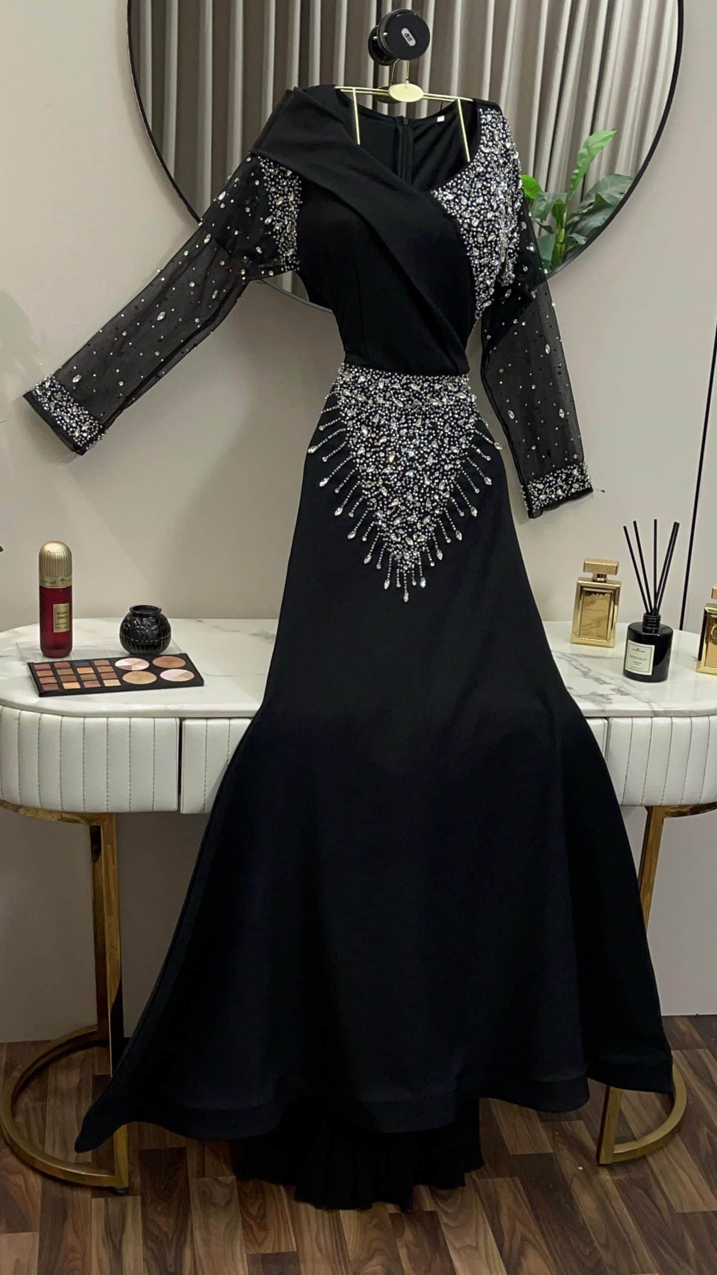 فستان مناسبات أسود فاخر - الصورة 4