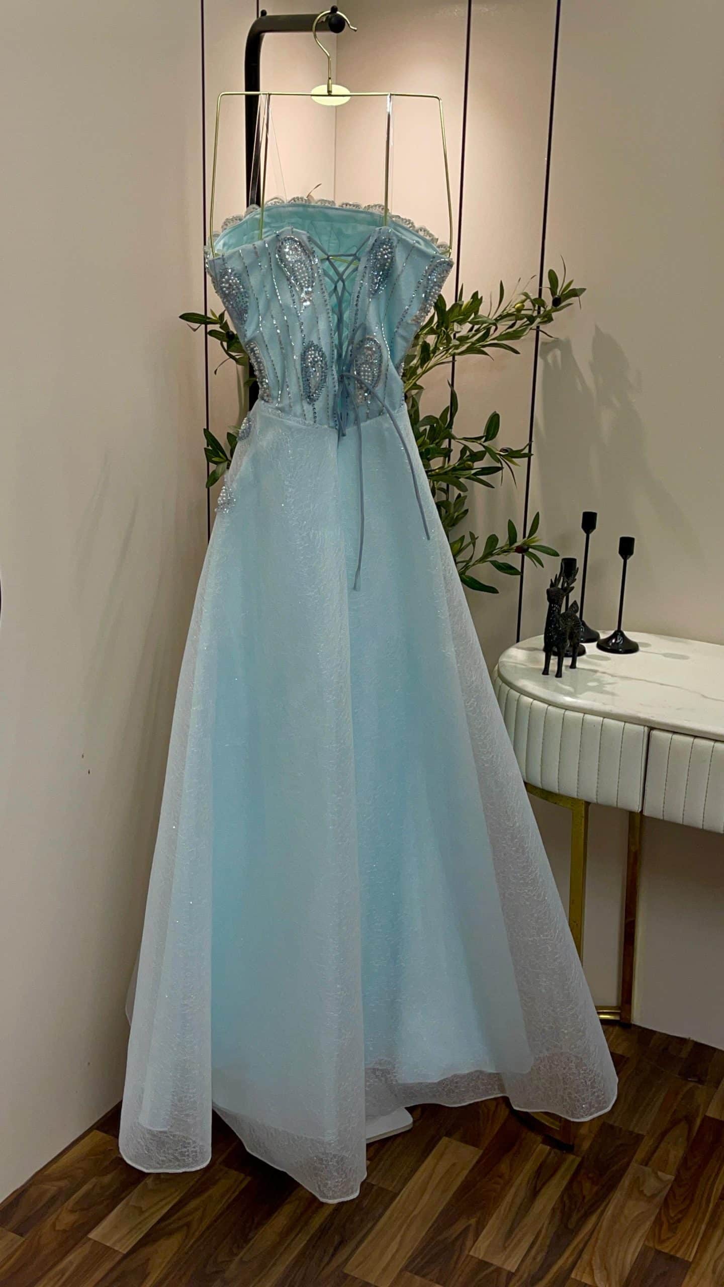 فستان سهرة تيفاني بتطريز فاخر - الصورة 3