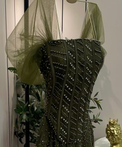 Alternative view of فستان سهرة زيتي غامق فاخر بأكمام تول وتطريز ناعم