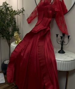 Alternative view of فستان سهرة أحمر فاخر بتصميم عصري وقصة أنثوية أنيقة