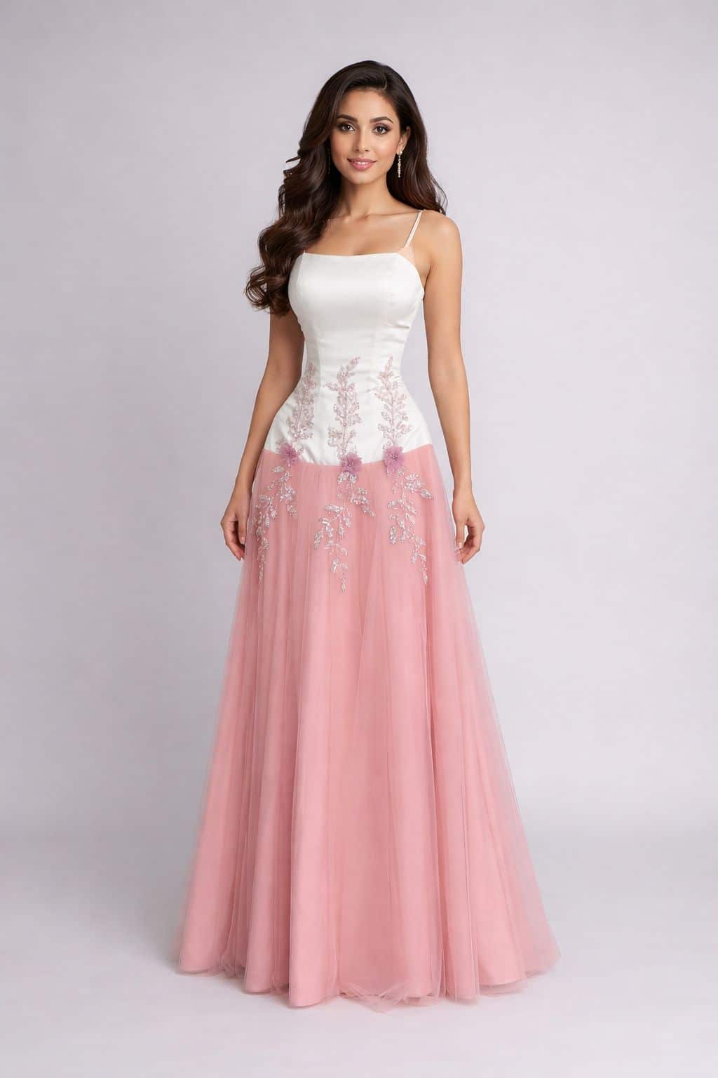 فستان سهرة أبيض ووردي فخم بتطريز لامع | فساتين حفلات في السعودية – روزيتا