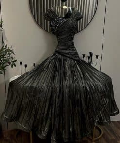 فستان سهرة زيتي غامق بتفاصيل كريستال فاخرة