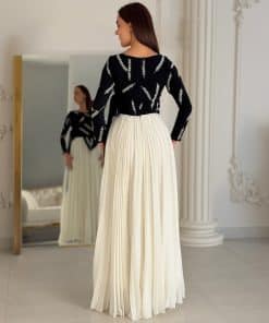 Alternative view of فستان سهرة أسود وأوف وايت بطبقات شيفون