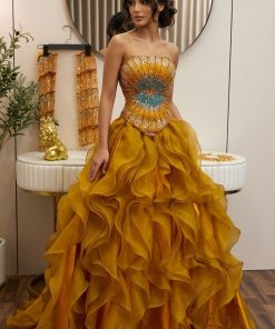 فستان سهرة فاخر باللون الذهبي مع تنورة كشكش متعددة الطبقات