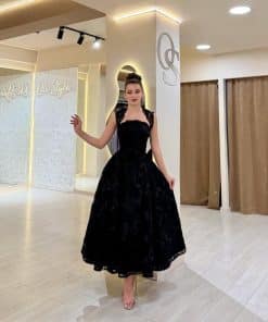 فستان سهرة أسود منفوش دانتيل بتصميم ملكي أنيق