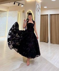 Alternative view of فستان سهرة أسود منفوش دانتيل بتصميم ملكي أنيق