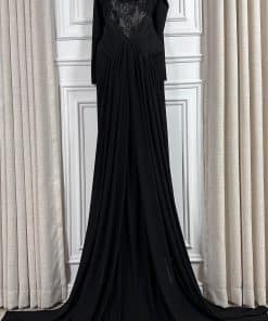 Alternative view of فستان سهرة أسود طويل بتصميم أنيق وظهر دانتيل مفتوح