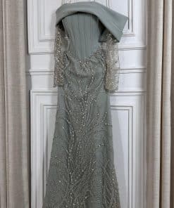 فستان سهرة زيتي فاخر مطرز بتصميم أوف شولدر وأكمام شفافة