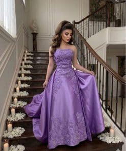 فستان سهرة موف فاتح فاخر مطرز بتصميم ملكي أنيق