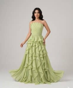 فستان سهرة أخضر فاتح بكشاكش طبقات وتصميم صدر مطوي