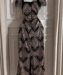 Alternative view of فستان سهرة فاخر مطرز بالترتر الذهبي مع أكمام مزينة بالشراشيب