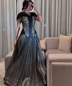 فستان سهرة أسود فاخر بكورسيه وأكمام منفوشة
