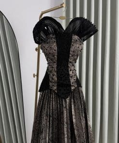 Alternative view of فستان سهرة أسود فاخر بكورسيه وأكمام منفوشة