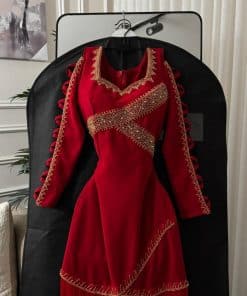 Alternative view of فستان سهرة أحمر بتطريز ذهبي وشراشيب فاخرة