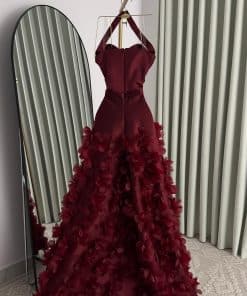 Alternative view of فستان سهرة نبيتي بدون أكمام بتنورة ورود بارزة وتصميم أميري