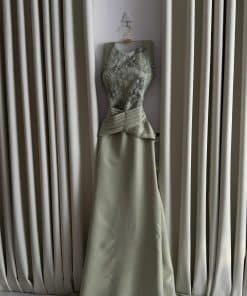 Alternative view of فستان سهرة أخضر باستيل فاخر بتطريز ناعم وخصر درابيه