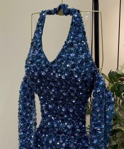 Alternative view of فستان سهرة أزرق لامع مطرز بالترتر بقصة هالتر