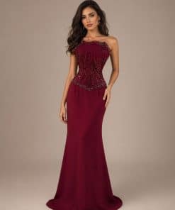 فستان سهرة أحمر فاخر بتطريز خرز وقصة راقية