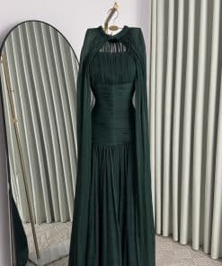 Alternative view of فستان سهرة أخضر داكن فاخر بكاب طويل وتصميم راقٍ