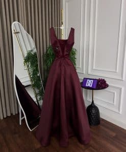 Alternative view of فستان سهرة أحمر داكن منفوش بتطريز دانتيل فاخر