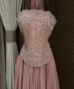 Alternative view of فستان سهرة وردي غباري بتطريز كريستال