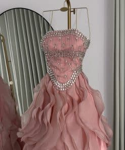 فستان سهرة وردي منفوش بكورسيه كريستال فاخر