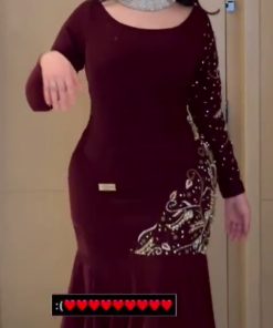 فستان سهرة خمري مطرز بأناقة فاخرة