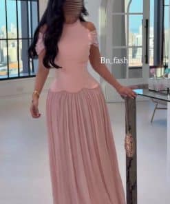 فستان مناسبة وردي طويل تصميم أنيق وانسيابي