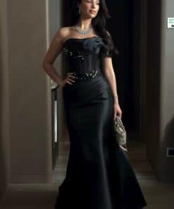 فستان سهرة أسود فاخر بتطريز أزرق/أخضر وذيل أنيق