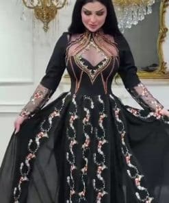 فستان سهرة أسود مطرز فاخر بتصميم ملكي