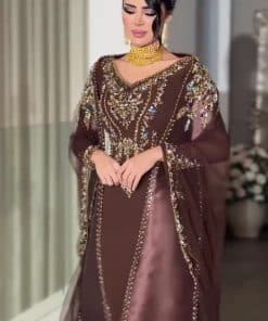 Alternative view of فستان سهرة بني فاخر مع كاب مطرز بتفاصيل ملونة