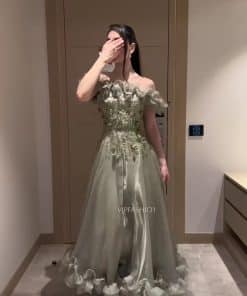 فستان سهرة أخضر سيج فاخر بتطريز لامع وكشكشة ناعمة