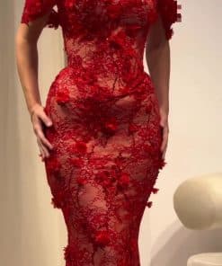 فستان سهرة أحمر دانتيل فاخر بتطريز وردي وتصميم طويل
