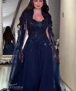 فستان سهرة كحلي فاخر بتطريز لامع وكاب تول أنيق