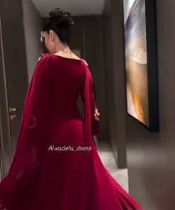 Alternative view of فستان سهرة أحمر فاخر بتطريز ذهبي وقصة ملكية