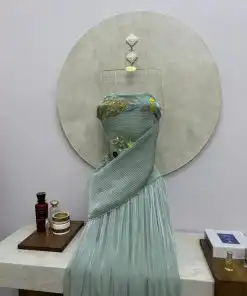 فستان سهرة طويل أخضر فاتح مطرز بوشاح أنيق