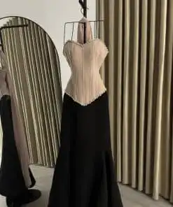 Alternative view of فستان سهرة أسود وبيج بتصميم كورسيه