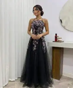فستان سهرة أسود منفوش بتطريز وردي
