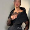 فساتين سهرة جدة فستان أسود فخم بدانتيل وشال