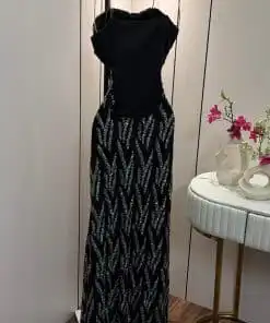 Alternative view of فستان سهرة أسود فاخر بدون أكمام تطريز لامع