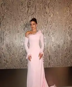 فستان سهرة وردي ناعم بكتف واحد