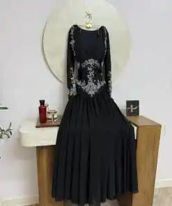Alternative view of فستان سهرة أسود طويل بأكمام طويلة
