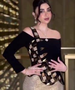 Alternative view of فستان سهرة أسود وذهبي بتصميم عصري وقصة ميرميد أنيقة