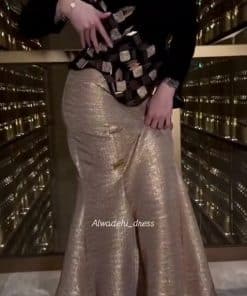فستان سهرة أسود وذهبي بتصميم عصري وقصة ميرميد أنيقة